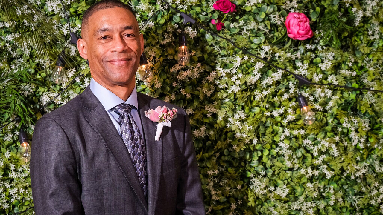 Dr. Darryl Hill