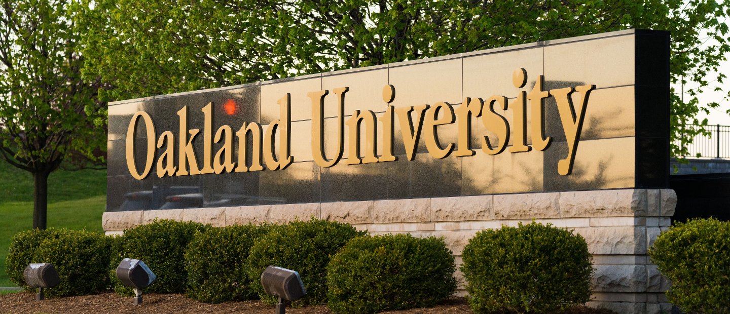 alumni.jpg The Oakland University sign at the entrance to the campus.